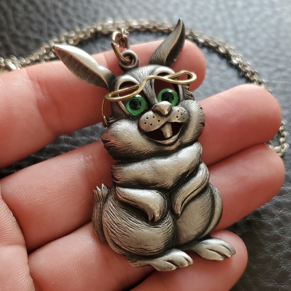 VTG JJ necklace w/bunny pendant